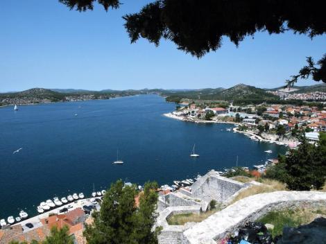 Sibenik: Blick von der Festung St. Michael auf die Krka