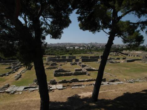 Salona: Episkopales Zentrum mit (hinten) Basilica Urbana (2016)