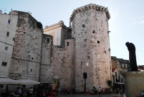 Split: Obstplatz [Gebr. Radic-Platz] - Wehrturm des Kastells (2016)