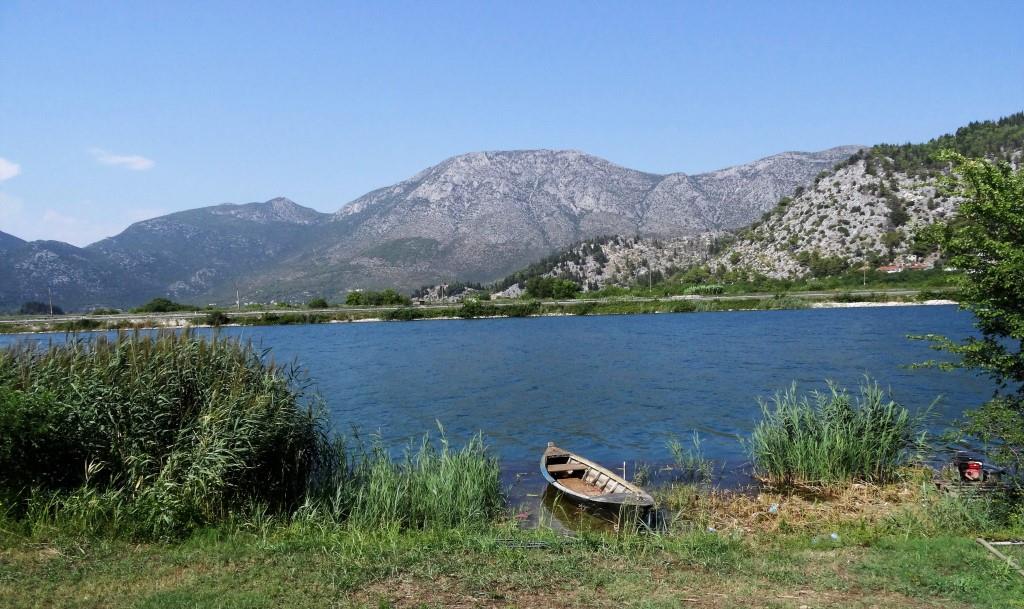 Fluss Neretva in der Nähe seiner Mündung (2015)