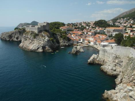 Dubrovnik: Blick von der Stadtmauer zur Lovrijenac-Festung (2015)