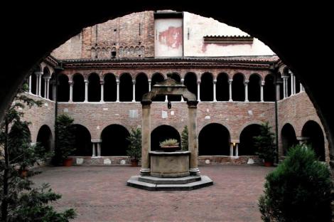 Kirchenkomplex Santo Stefano: Kreuzgang (2017)