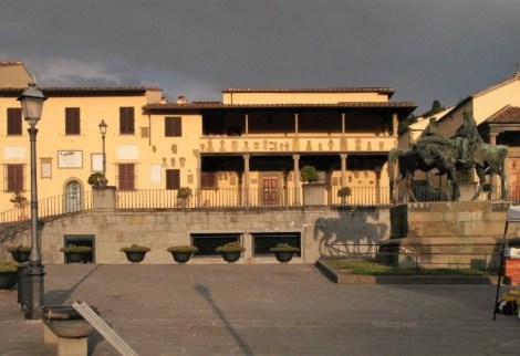 Palazzo Pretorio, davor Denkmal Viktor Emanuel und Garibaldi (2017)