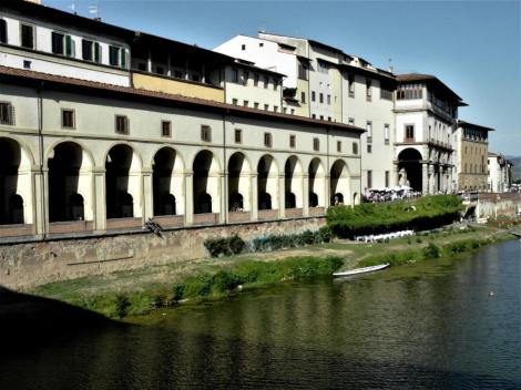 Vasari-Korridor und Uffizien [Blick vom Ponte Vecchio] (2017)