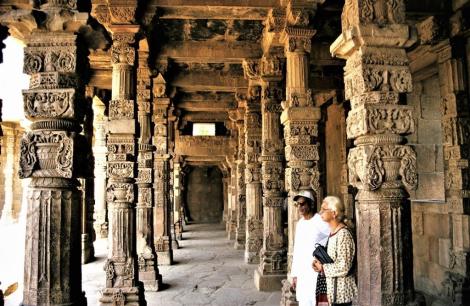 Delhi: Qutb Minar-Komplex - Moschee Qutb ul Islam (2000)