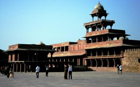 Fatehpur Sikri: rechts Panch Mahal (2000)
