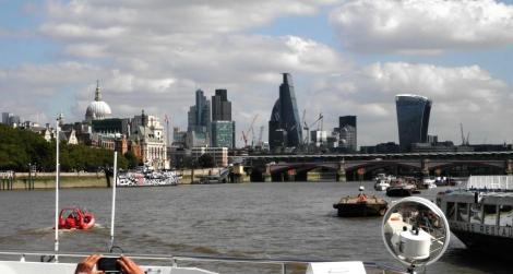 Blick zur City von London mit der Blackfriars Bridge (2014)
