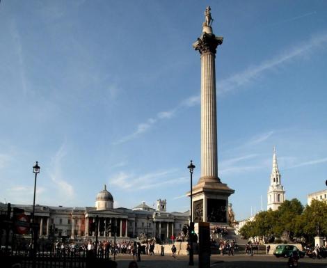 Trafalgar Square mit National Gallery, Nelson-Säule und Kirche St. Martin in the Fields (2014)