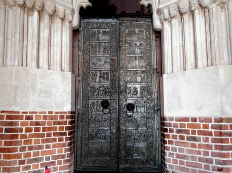Gnesen [poln. Gniezno]: Dom - romanisches Bronzeportal mit Szenen aus dem Leben von Adalbert (2012)