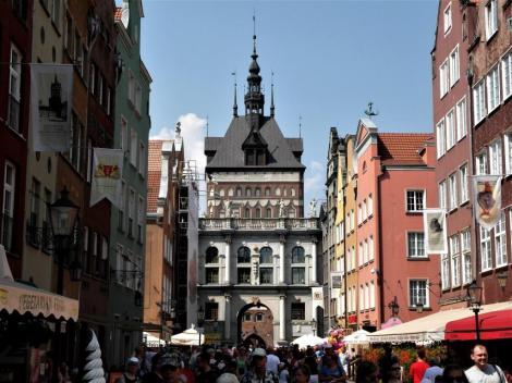 Langgasse mit Goldenem Tor (2012)