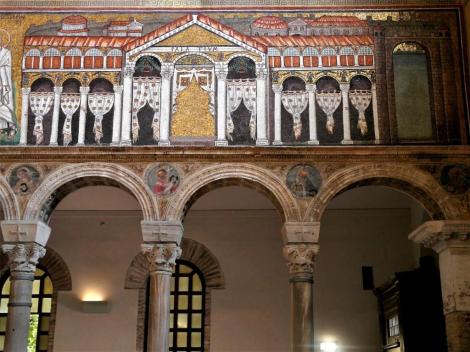 Sant' Appolinare Nuovo: rechte Seite - Darstellung des Theoderich-Palastes (2017)