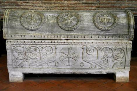 Sant' Apollinaris in Classe: Sarkophag des Bischofs Teodoro (2017)