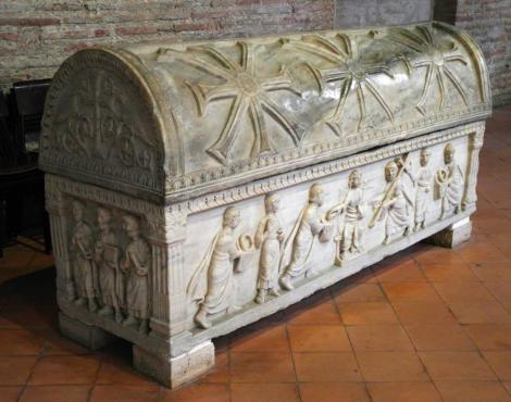 Sant' Apollinaris in Classe: Sarkophag der 12 Apostel [Gesetzesübergabe an Paulus, 5.Jh.] (2017)