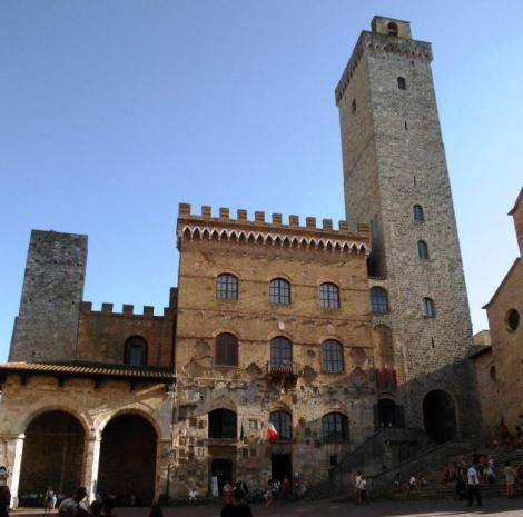Palazzo del Popolo mit Loggia (2017)