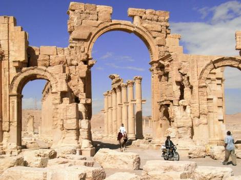 Bogentor [fälschlich Hadrianstor] (2008)