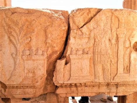 Baal-Tempel: Cella - Deckenbalken des Peristyls: Aglobol und Malekbel vor ihrem Heiligtum (2008)