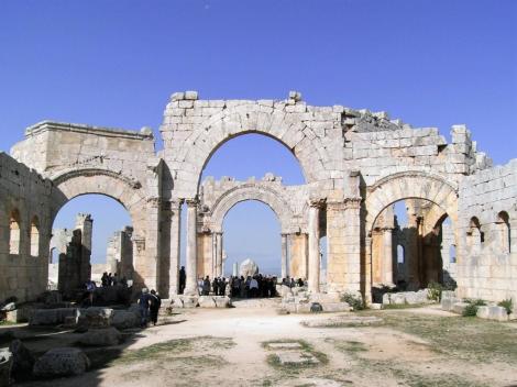 Simeonskloster: Blick aus der Ostbasilika zum Oktogon (2008)