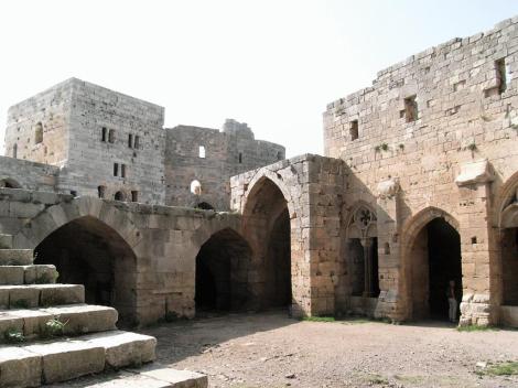 Krak des Chevaliers: Blick aus dem Unteren Hof zum Donjon (2008)