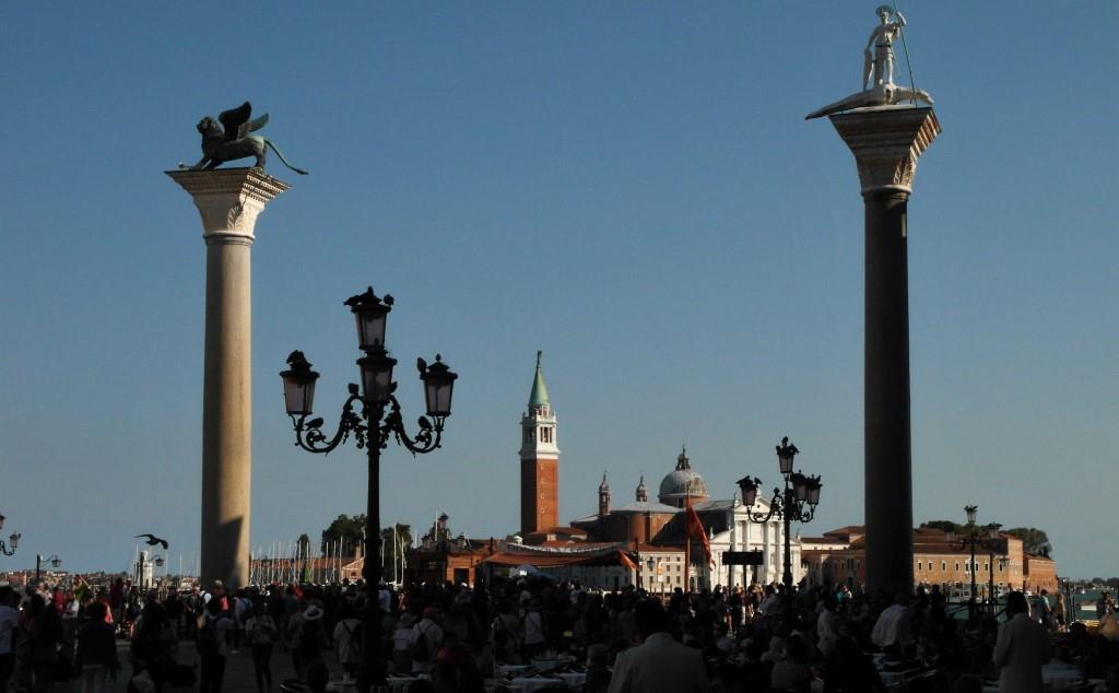 Piazetta: Säulen mit Markuslöwe und Theodor (2017)