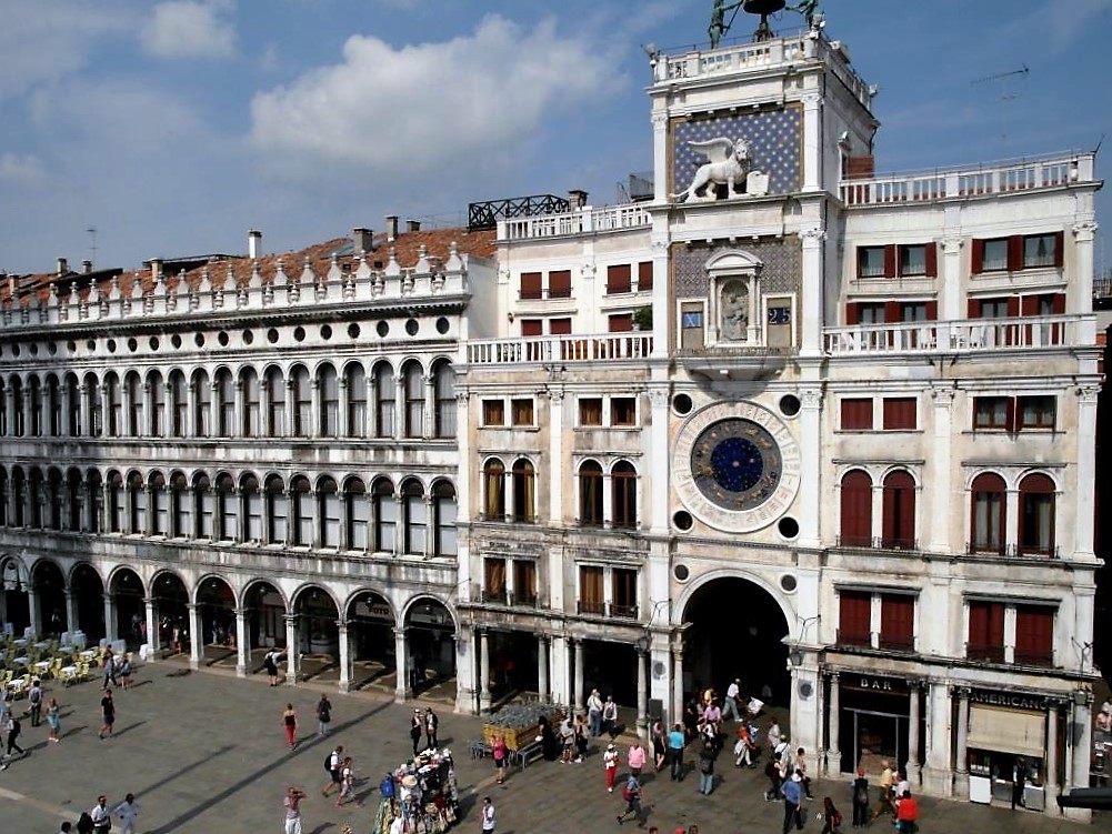 Markusplatz: Alte Prokuratien und Uhrturm (2017)
