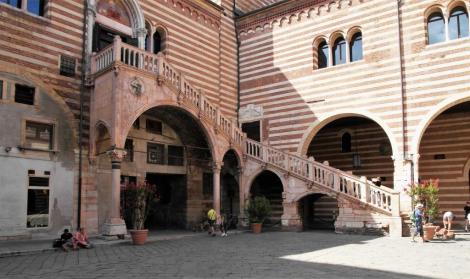 Kommunalpalast: Innenhof (2017)