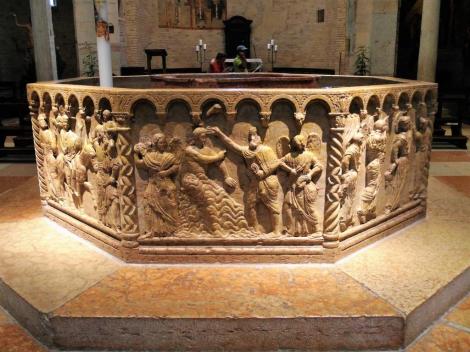 Baptisterium des Domes: Taufbecken (2017)