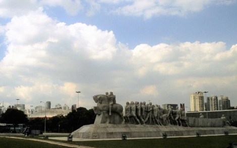 São Paulo: Ibirapuera-Park mit dem Monumento aos Bandeirantes (2003)