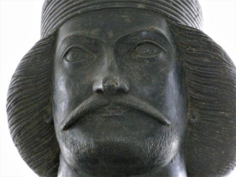 Teheran: Nationalmuseum - Bromzestatue des Partherfürsten Schami (2007)