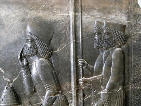 Teheran: Nationalmuseum - Audienzrelief des Darius aus dem Schatzhaus von Persepolis (2007)