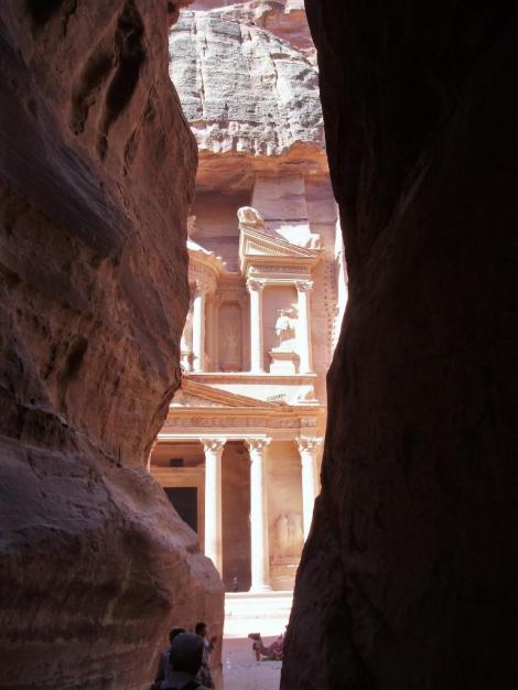 Petra: Blick aus dem Sik zum sog. "Schatzhaus des Pharaos" (2006)