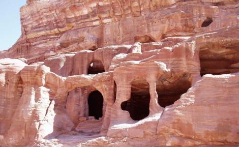 Petra: Höhlen beim Theater (2006)