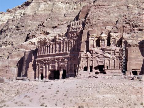 Petra: Königswand - Palastgrab [links] und Korinthisches Grab [rechts] (2006)