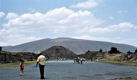 Teotihuacan: Straße der Toten und Mondpyramide (1980)