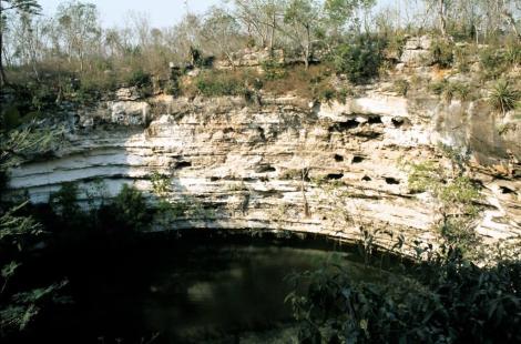 Chichen-Itza: Cenote (1980)