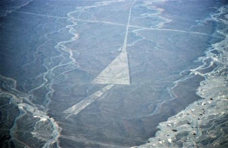 Nazca: Geoglyphe geometrische Figur (2005)