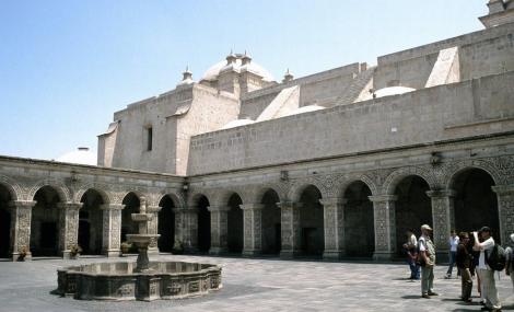 Arequipa: Jesuitenkirche La Compañia de Jesús mit Kreuzgang (2005)