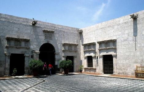 Arequipa: Casa Tristán del Pozo (2005)
