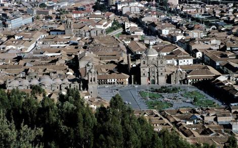 Cuzco: Plaza de Armas und [hinten] Santo Domingo (2005)