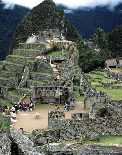 Machu Picchu: unten Heiliger Platz, oben Intiwatana (2005)