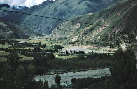 Landschaft zwischen Andahuaylillas und Raqchi (2005)