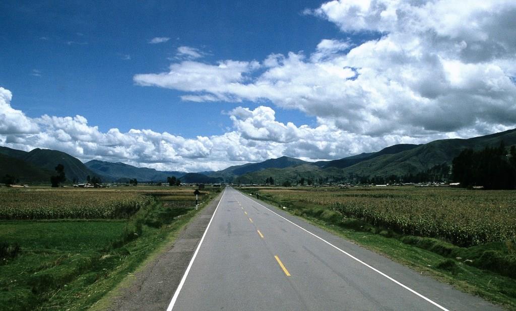 Landschaft zwischen Raqchi und Abra La Raya (2005)