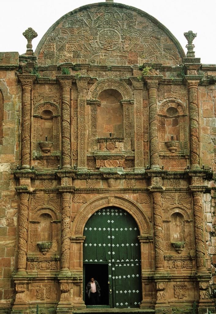 Pomata: Dominikanerkirche - Seitenportal (2005)