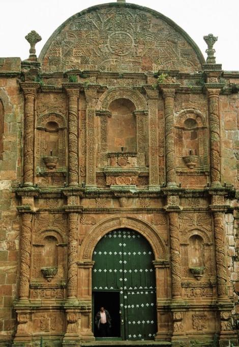 Pomata: Dominikanerkirche - Seitenportal (2005)