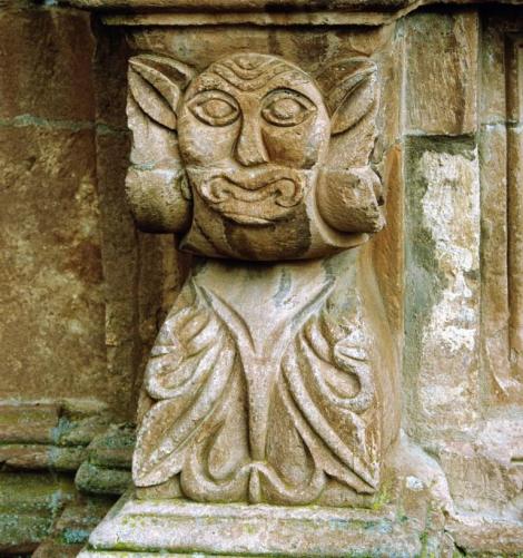 Pomata: Dominikanerkirche - Seitenportal (2005)