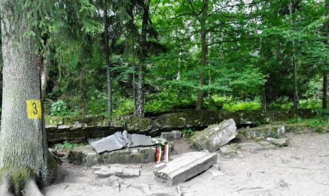 Wolfsschanze bei Rastenburg [poln. Kętrzyn]: Gedenkstätte am Ort der Attentatsbaracke vom 20. Juli 1944 (2012)
