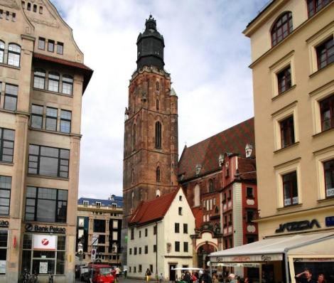 Elisabethkirche, davor "Hänsel und Gretel" (2014)