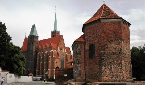 Dominsel: Kreuzkirche [links] und Martinskirche [rechts] (2014)