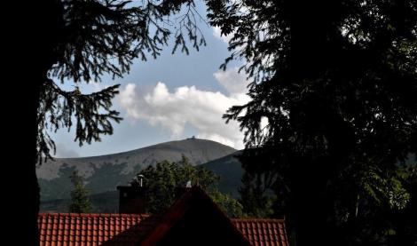 Krummhübel [poln. Karpacz]: Blick von der Kirche Wang zur Schneekoppe (2014)