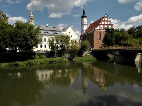 Oppeln [poln. Opole]: Mühlgraben, rechts Franziskanerkirche (2014)