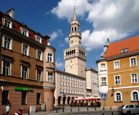 Oppeln [poln. Opole]: Blick zum Ring mit Rathaus (2014)